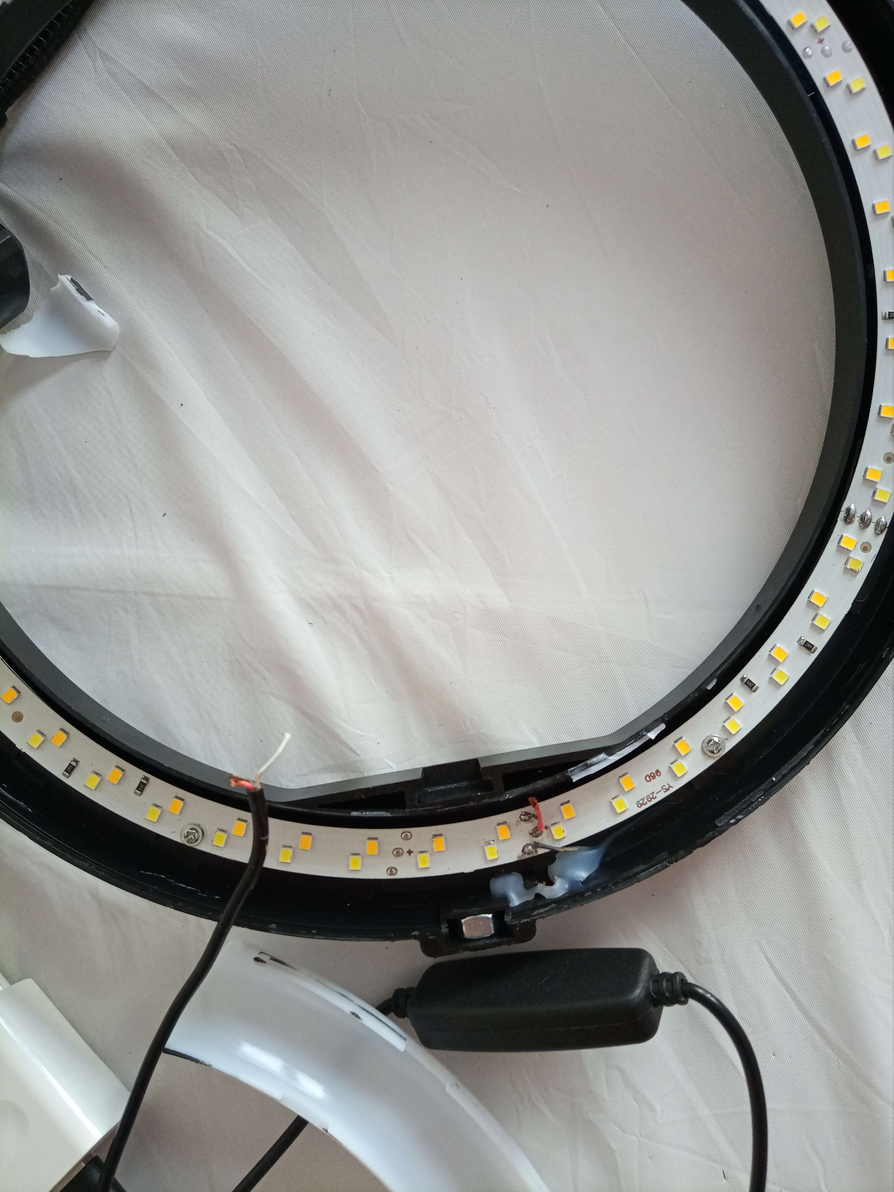Фотография покупателя товара Светодиодная кольцевая лампа на штативе Luazon SNP098, 10" (26 см), 20 Вт, штатив 27-85 см - Фото 2