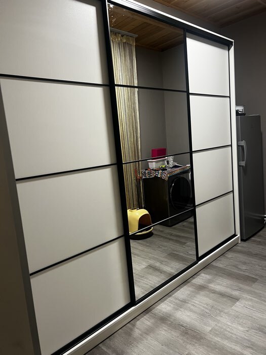 Фотография покупателя товара УЦЕНКА Шкаф-купе Max-МШ-23-6-27-151, 2666×600×2300 мм, зеркало, цвет графит / метрополитан грей 10 - Фото 3