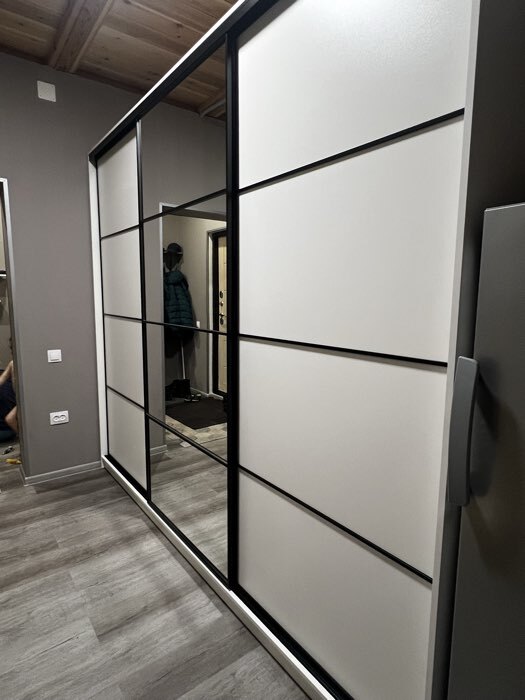 Фотография покупателя товара УЦЕНКА Шкаф-купе Max-МШ-23-6-27-151, 2666×600×2300 мм, зеркало, цвет графит / метрополитан грей 10 - Фото 4