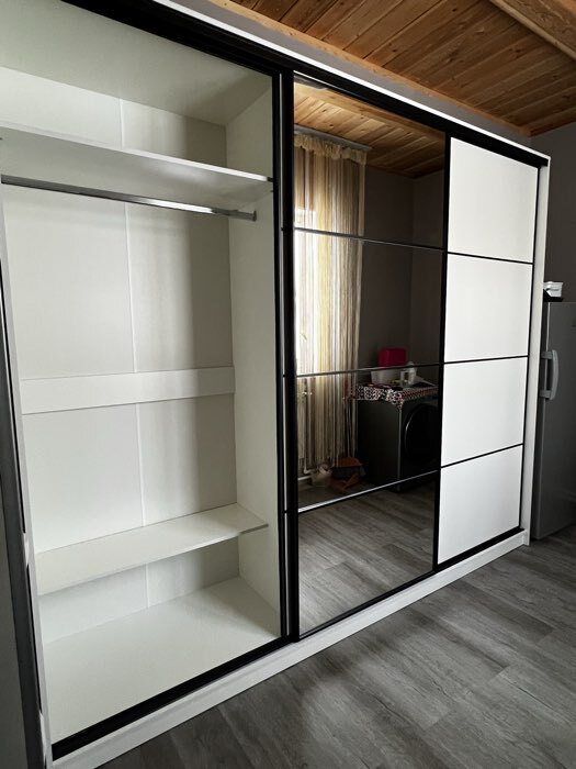 Фотография покупателя товара УЦЕНКА Шкаф-купе Max-МШ-23-6-27-151, 2666×600×2300 мм, зеркало, цвет графит / метрополитан грей 10 - Фото 5