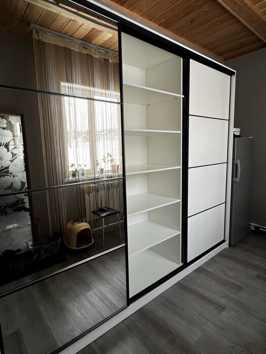 Фотография покупателя товара УЦЕНКА Шкаф-купе Max-МШ-23-6-27-151, 2666×600×2300 мм, зеркало, цвет графит / метрополитан грей 10 - Фото 6