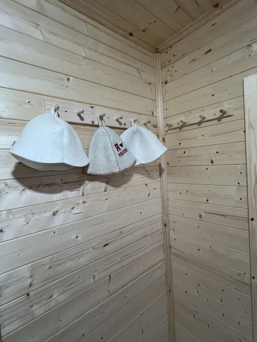 Фотография покупателя товара Вешалка для бани и сауны, липа, 40×5×6.5 см, 4 крючка, «Добропаровъ» - Фото 1