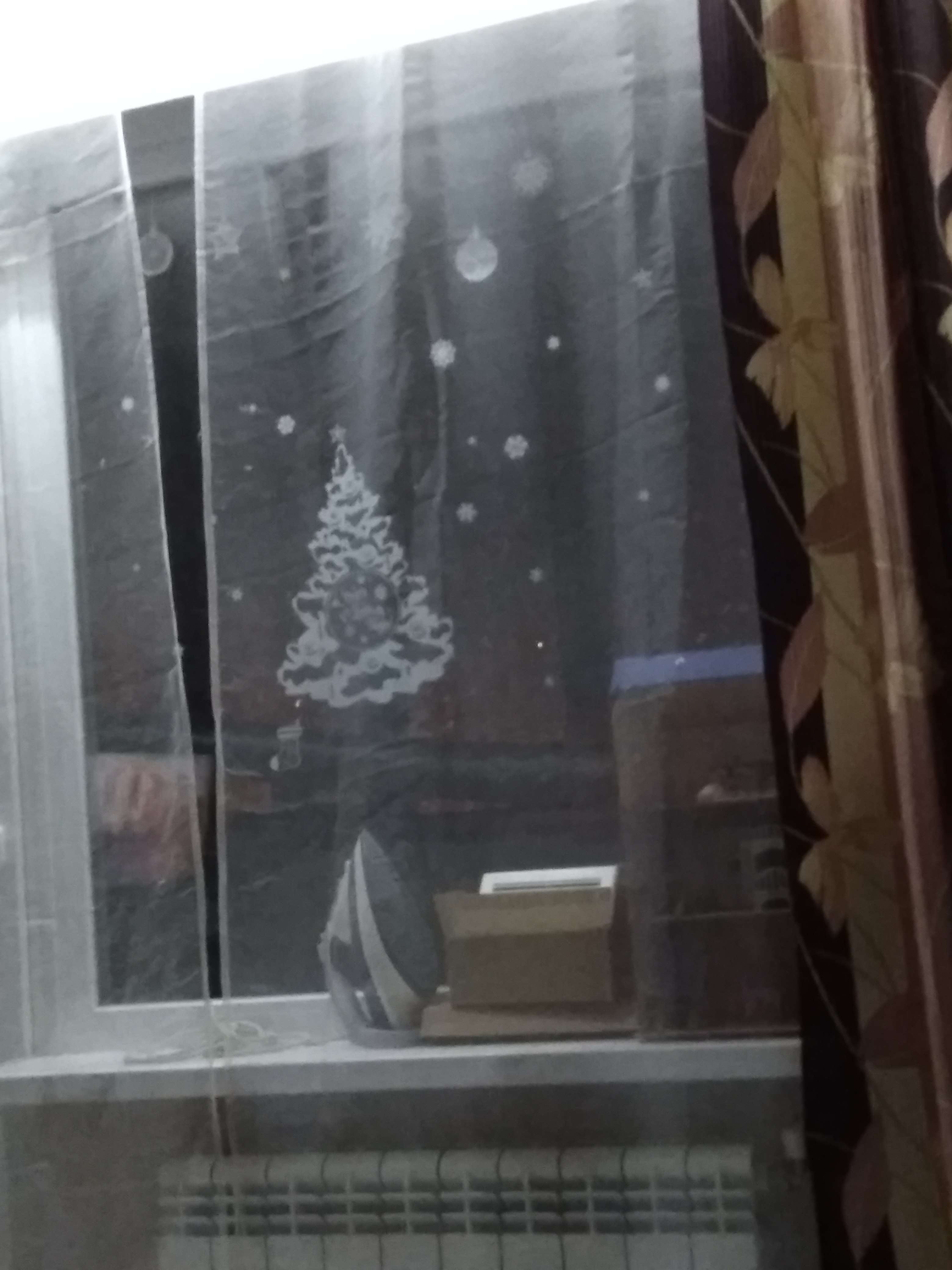 Фотография покупателя товара Наклейка для окон «Зимняя ёлочка» , многоразовая, 33 × 50 см - Фото 2