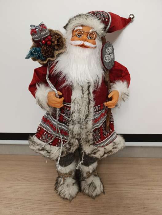 Фотография покупателя товара Дед Мороз под ёлку «Зимнее волшебство. Новогодняя игрушка в красной шубке с подарками», 60 см - Фото 3