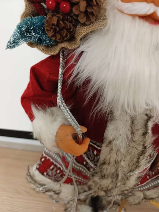 Фотография покупателя товара Дед Мороз под ёлку «Зимнее волшебство. Новогодняя игрушка в красной шубке с подарками», 60 см - Фото 5