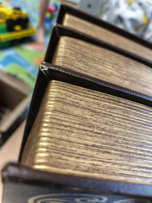 Фотография покупателя товара Шкатулка книга - сейф многотомный «Война и мир», дерево, 25×19×16.5 см - Фото 1