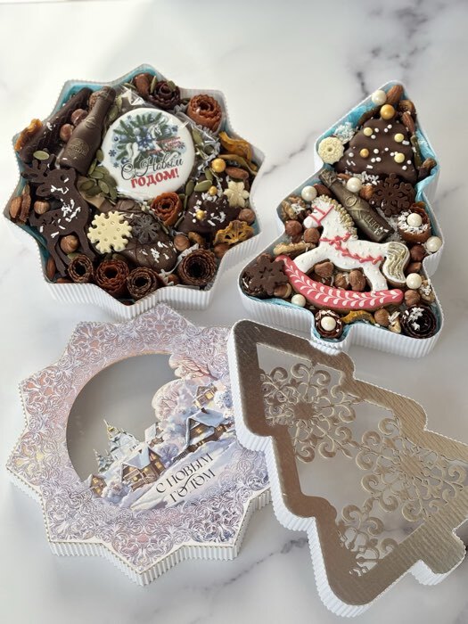 Фотография покупателя товара Коробка новогодняя подарочная «Венок», 21×22×5 см - Фото 2