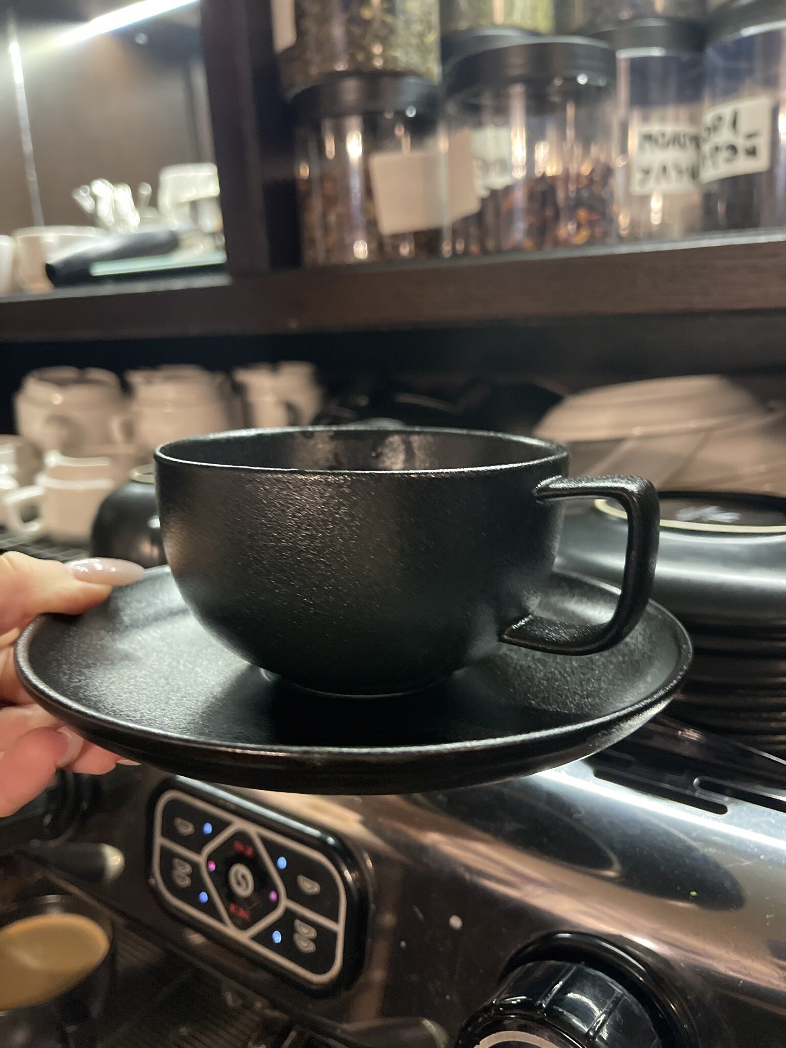 Фотография покупателя товара Чайная пара Magistro Carbon, 2 предмета: чашка 280 мл, блюдце d=16.5 см, фарфор, чёрная - Фото 1