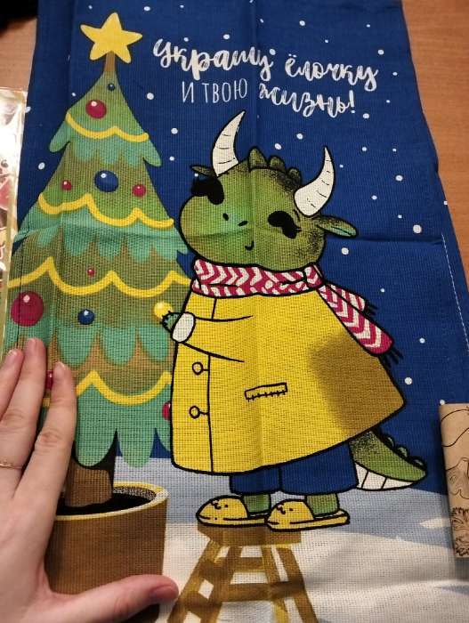Фотография покупателя товара Набор кухонных полотенец «Доляна. Дракончики с подарками», 28×46 см - 2 шт., 100% хлопок, рогожка 164 г/м² - Фото 2