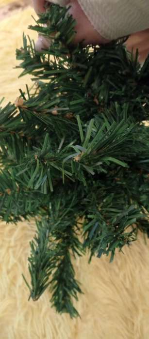 Фотография покупателя товара Искусственная ёлка «Зимнее волшебство. Простая», 90 см, 90 ПВХ веток отгибаются - Фото 192