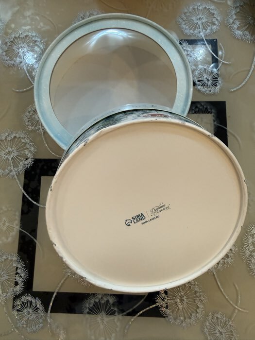 Фотография покупателя товара Коробка новогодняя для макарун тубус с окном «Сказочных моментов», 16×16×5 см - Фото 2