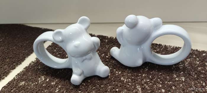 Фотография покупателя товара Набор колец для салфеток Доляна «Стильный мишка», 2 предмета 9.6×4.8×7.2 см, белый - Фото 4