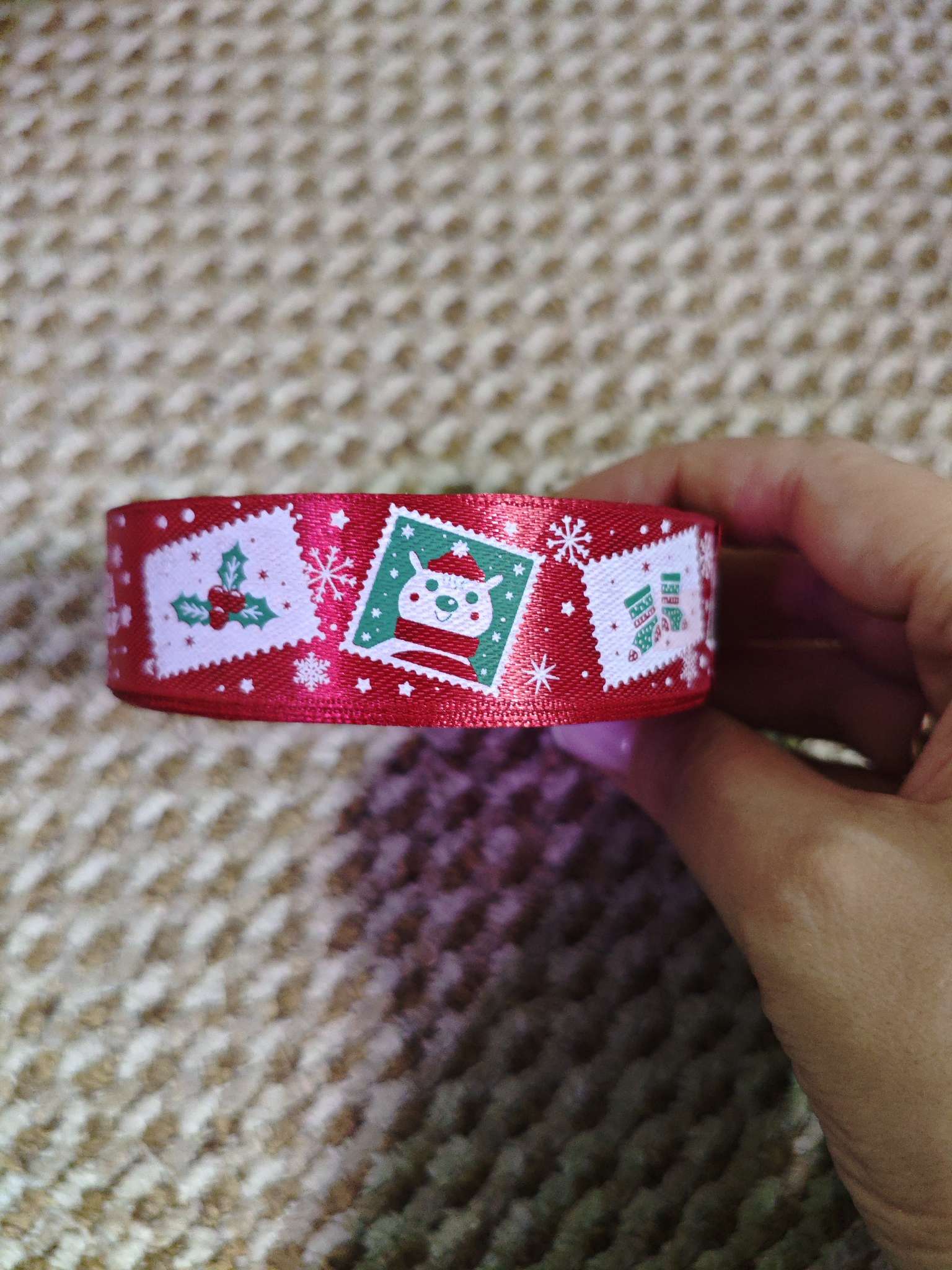 Фотография покупателя товара Лента атласная «Новогодняя почта», 25 мм, 23±1 м, бордовая - Фото 3