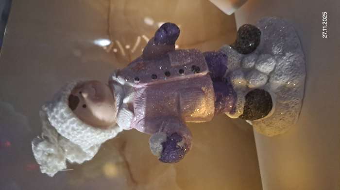 Фотография покупателя товара Фигурка керамика «Мальчик в розовой курточке, со снежком», 10.3×7.3×16 см - Фото 1