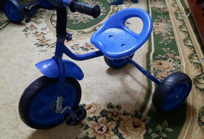 Фотография покупателя товара Велосипед трехколесный Лучик Малют 4, колеса EVA  10"/8", цвет синий - Фото 4