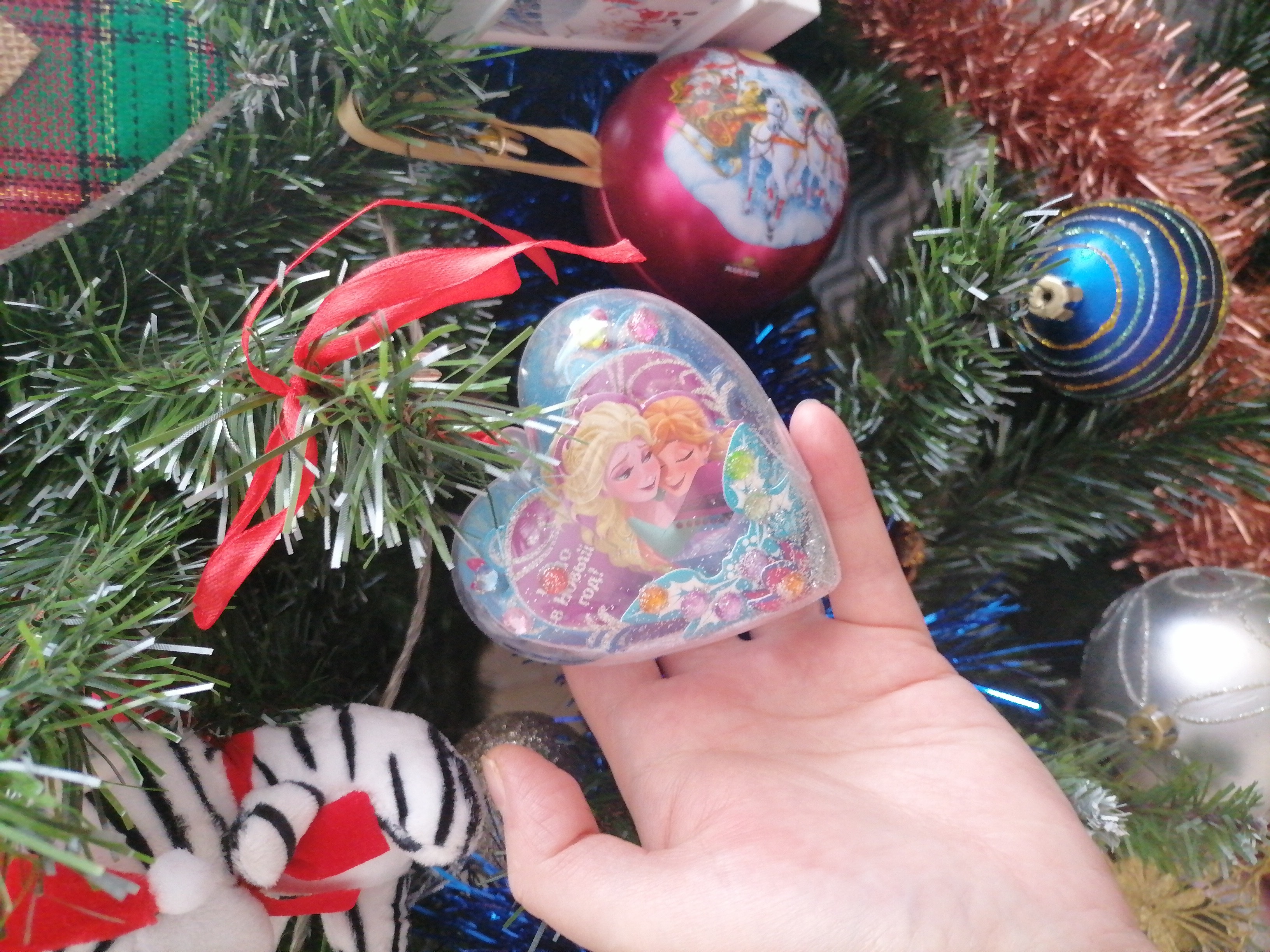 Фотография покупателя товара Новогодний ёлочный шар "Волшебства!" Холодное сердце с 3D аппликацией - Фото 1