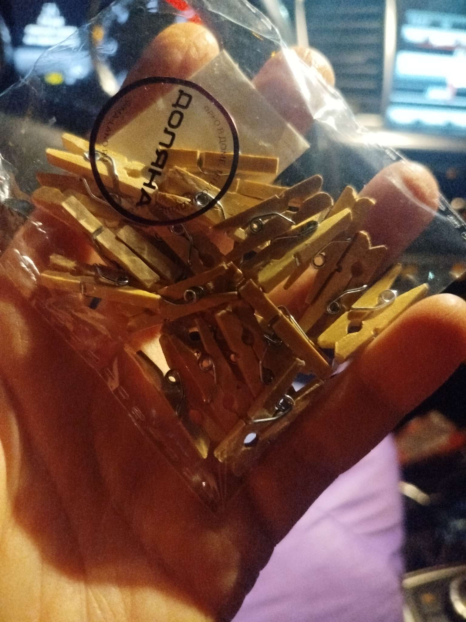 Фотография покупателя товара Прищепки для белья Доляна, деревянные, 2.5×0.7×0.3 см, 24 шт. - Фото 1