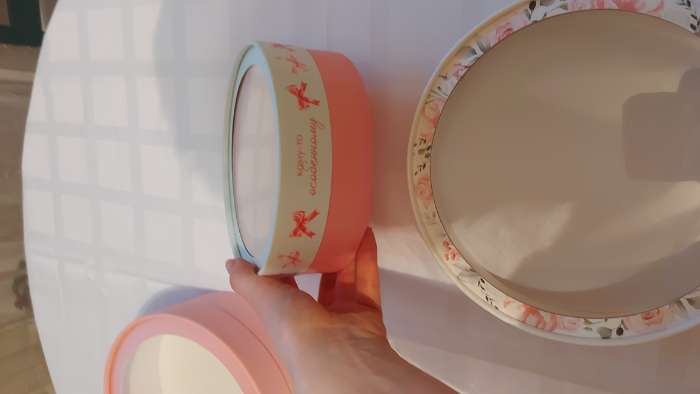 Фотография покупателя товара Коробка подарочная тубус с окном «Розовые цветы», 16×16×5 см - Фото 1