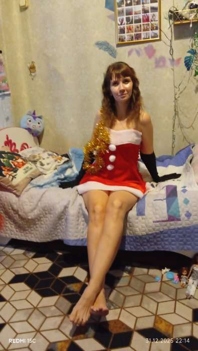 Фотография покупателя товара Карнавальный костюм «Мисс Санта», р-р 44-46, платье, колпак, пояс, перчатки - Фото 2