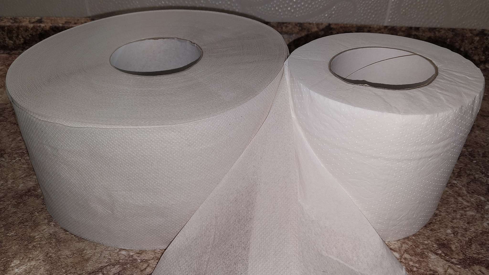 Фотография покупателя товара Туалетная бумага Veiro Professional Midi 1 в средних рулонах, 1 слой, 180 метров - Фото 4