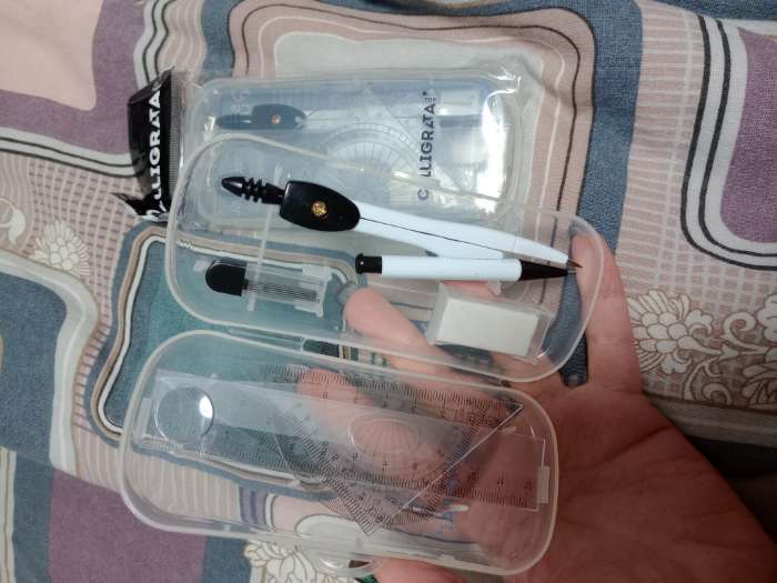 Фотография покупателя товара Циркуль металлический 120 мм в пластиковом пенале, с механическим карандашом, грифелями, ластиком, линейкой, 2 треугольниками и транспортиром - Фото 1