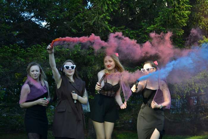 Фотография покупателя товара Цветной дым малиновый, заряд 0.8 дюйм, ОПТИ, средняя интенсивность, 60 сек - Фото 2