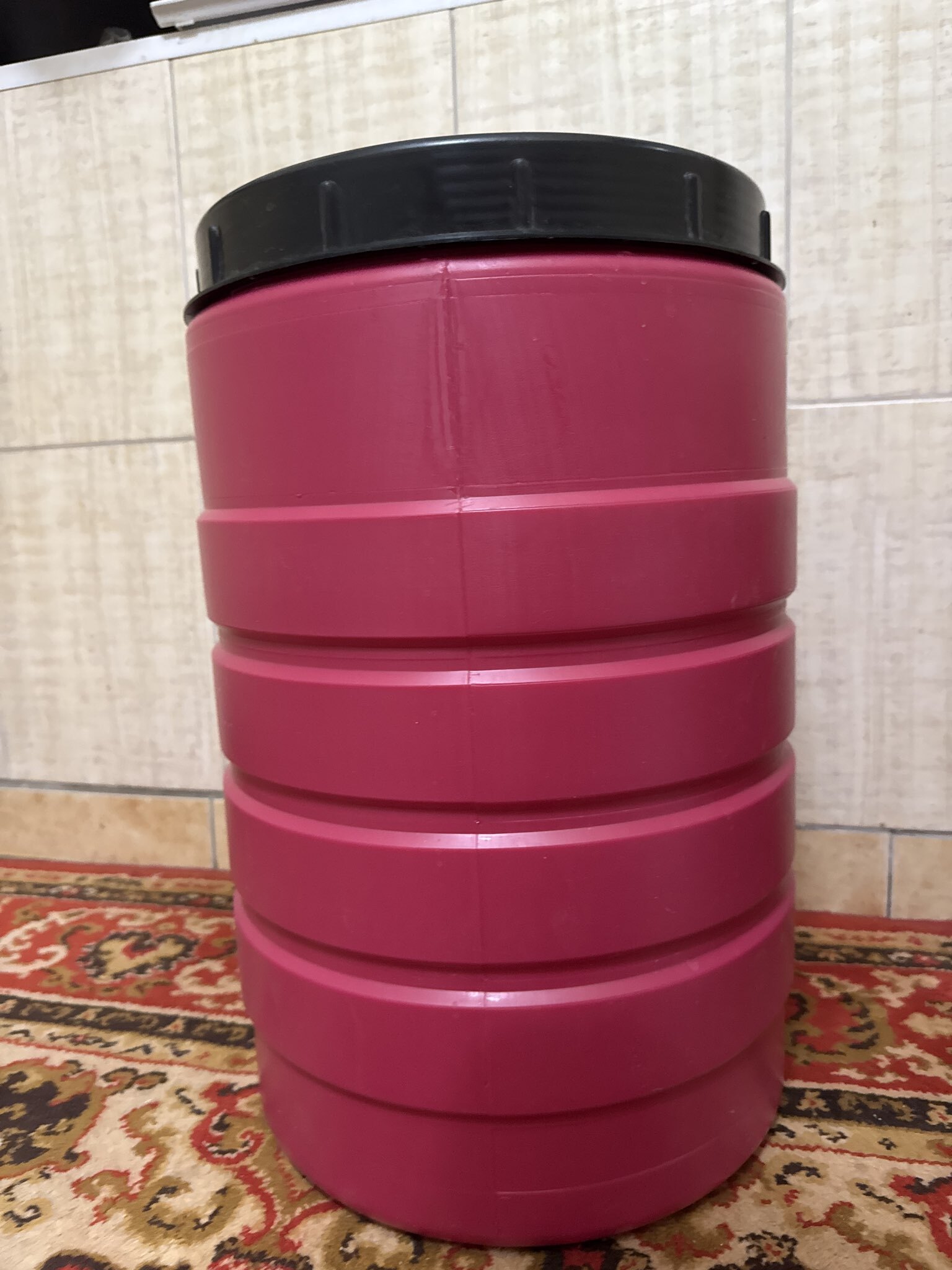 Фотография покупателя товара Бочка пищевая, 18 л, горловина 27 см, пластиковая, с крышкой, МИКС - Фото 3