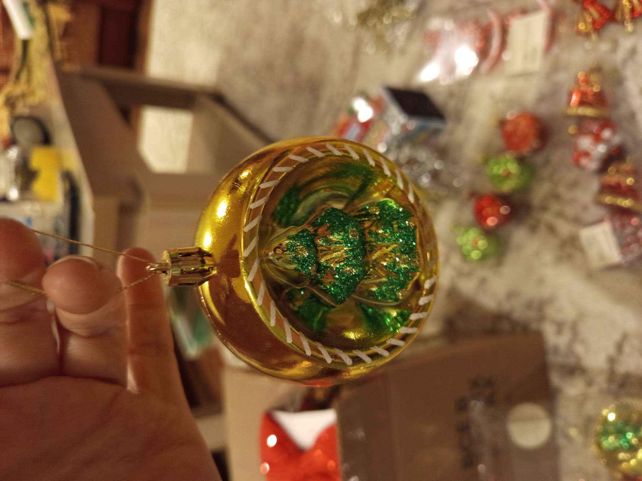 Фотография покупателя товара Ёлочные игрушки «Праздник», шары новогодние, d=8 см, 4 шт., красный/зелёный - Фото 3