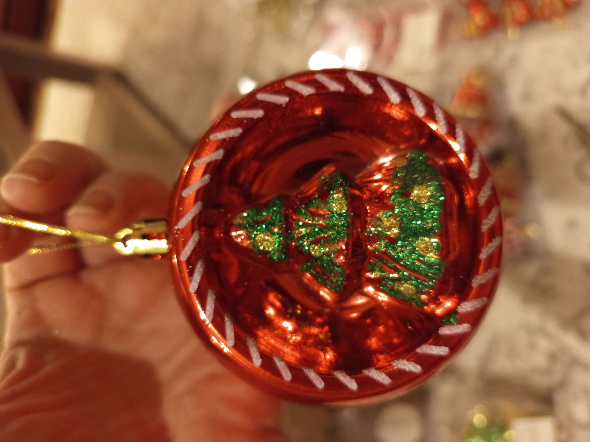 Фотография покупателя товара Ёлочные игрушки «Праздник», шары новогодние, d=8 см, 4 шт., красный/зелёный - Фото 5