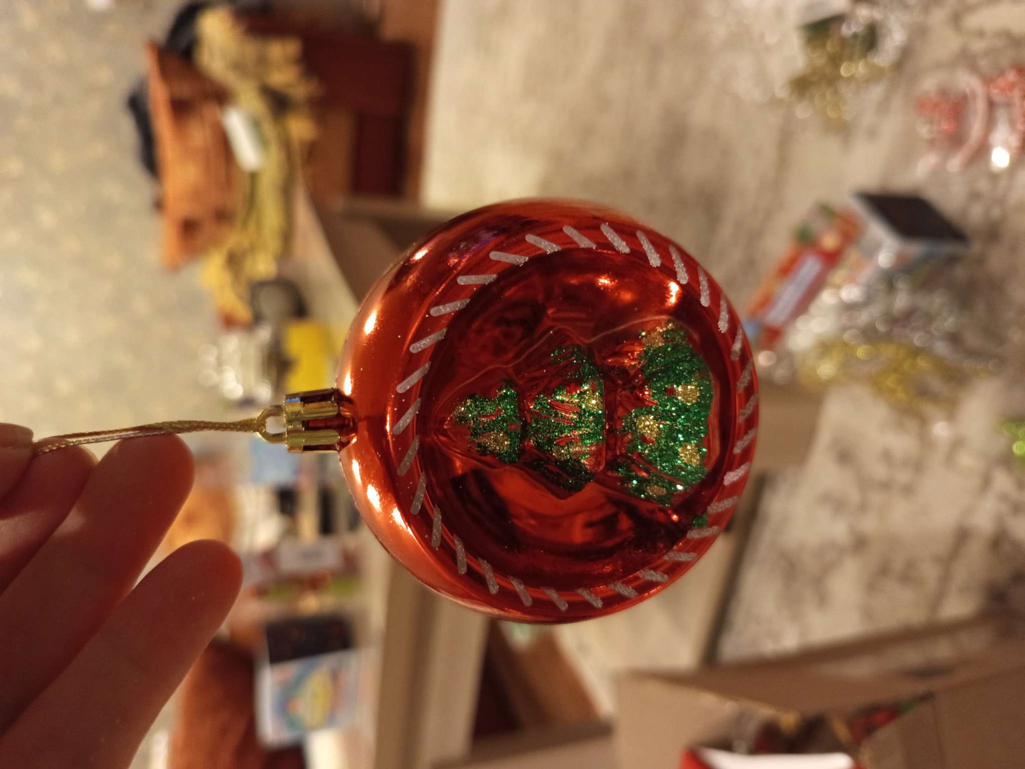 Фотография покупателя товара Ёлочные игрушки «Праздник», шары новогодние, d=8 см, 4 шт., красный/зелёный - Фото 6