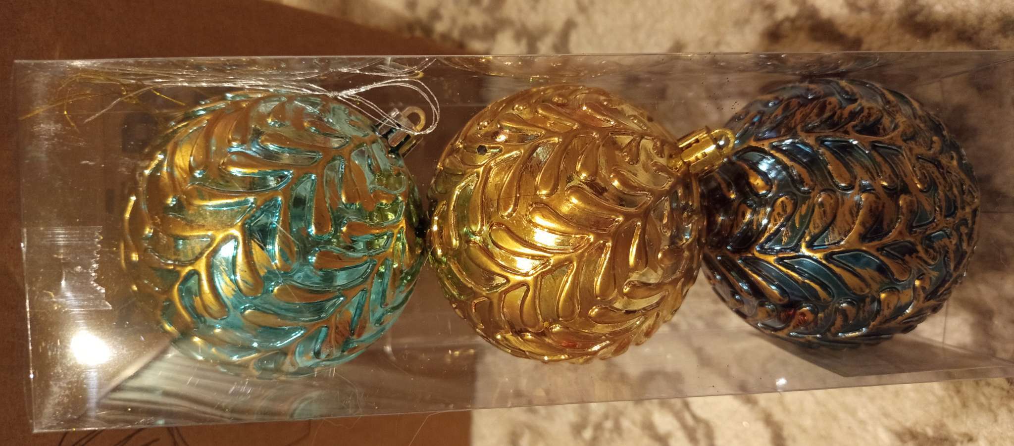 Фотография покупателя товара Ёлочные игрушки «Мадлен» веточки, шары новогодние, набор d=8 см, 3 шт., МИКС - Фото 4