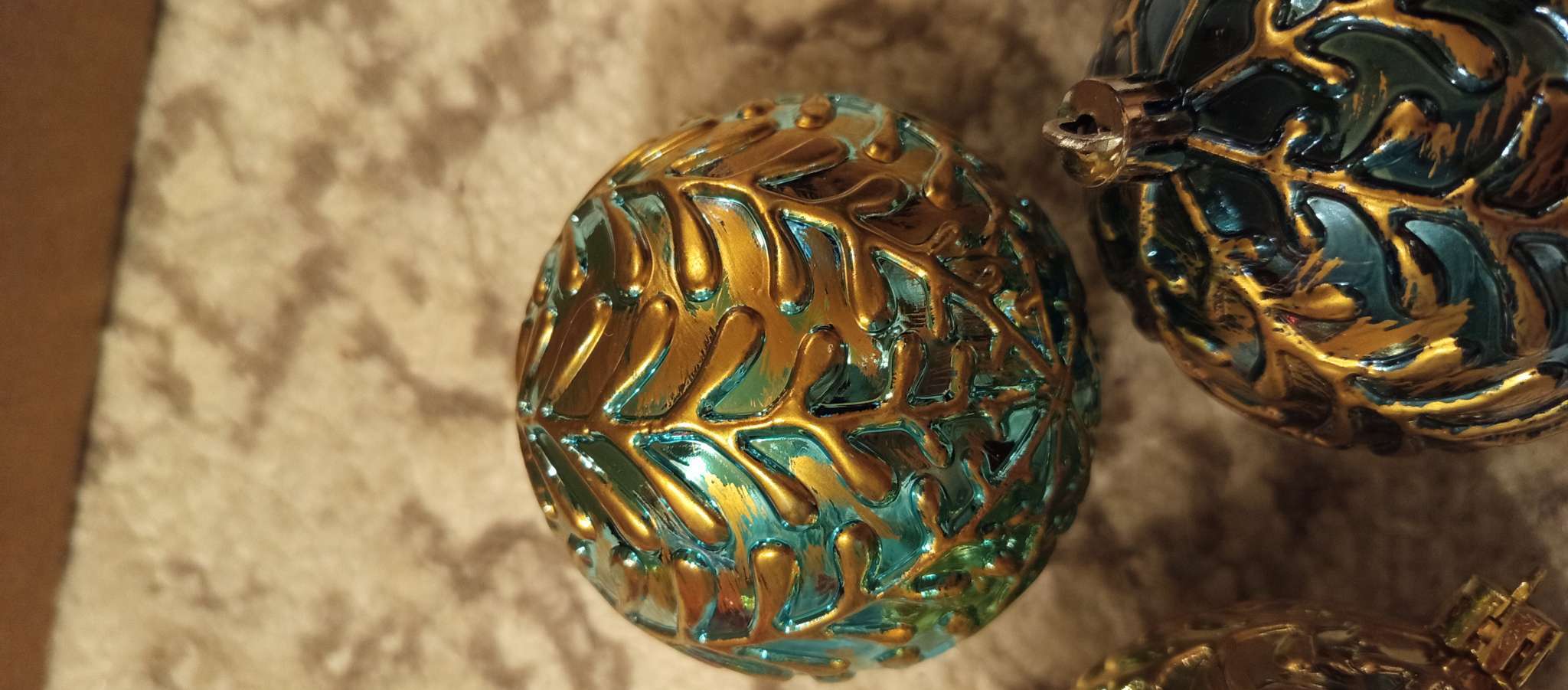 Фотография покупателя товара Ёлочные игрушки «Мадлен» веточки, шары новогодние, набор d=8 см, 3 шт., МИКС - Фото 6