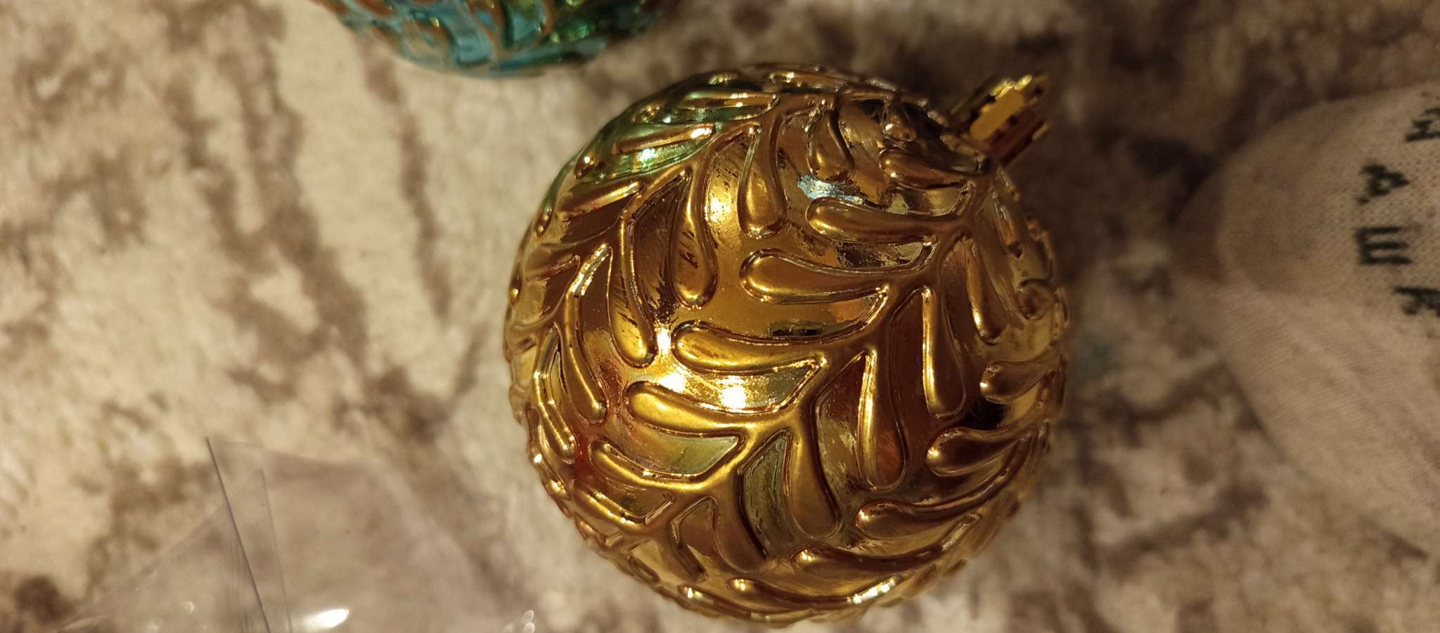 Фотография покупателя товара Ёлочные игрушки «Мадлен» веточки, шары новогодние, набор d=8 см, 3 шт., МИКС - Фото 7