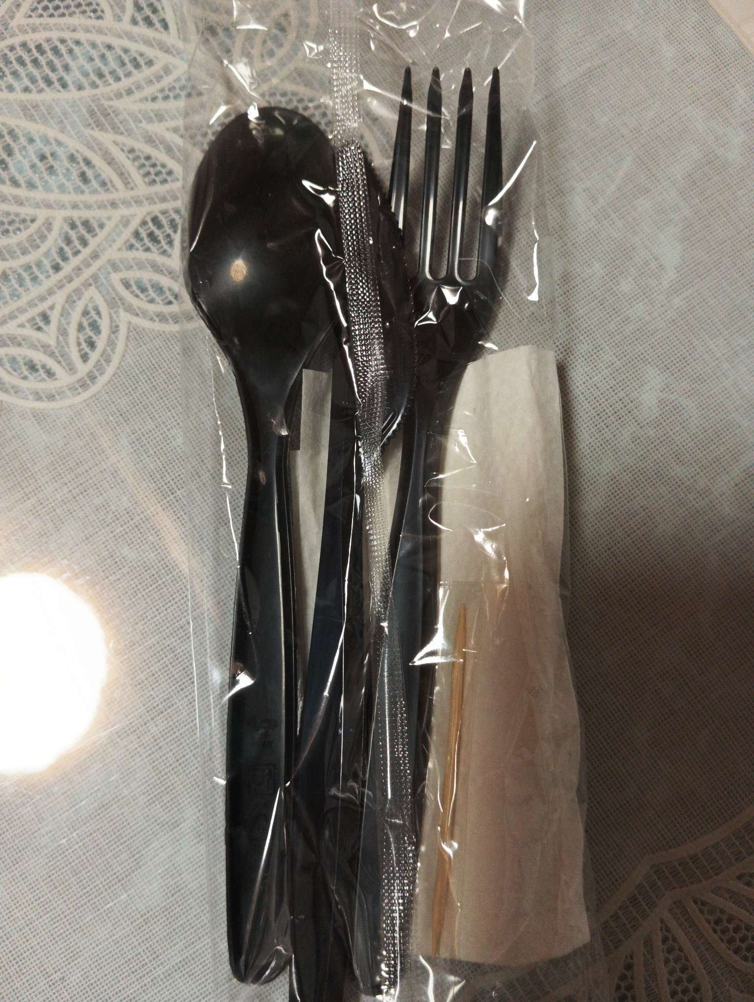 Фотография покупателя товара Набор пластиковых одноразовых столовых приборов «Элит», 5 предметов: вилка, ложка, нож, зубочистка, салфетка, 18 см, чёрный - Фото 1