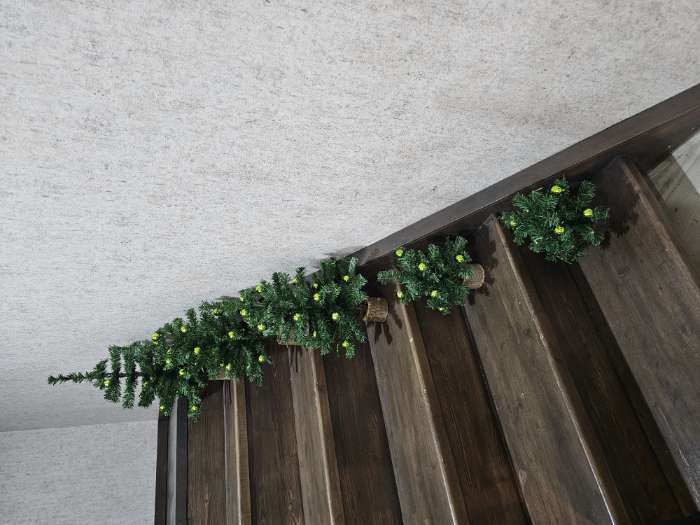 Фотография покупателя товара Искусственная ёлка «Зимнее волшебство. Простая», 90 см, 90 ПВХ веток отгибаются - Фото 1