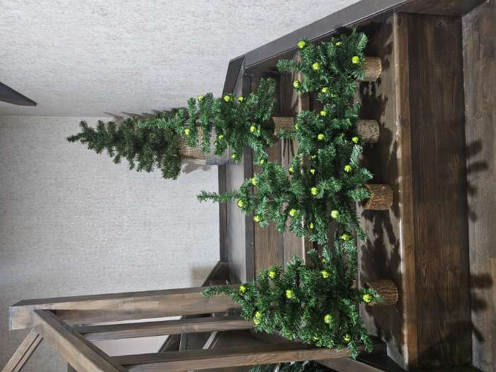 Фотография покупателя товара Искусственная ёлка «Зимнее волшебство. Простая», 90 см, 90 ПВХ веток отгибаются - Фото 2