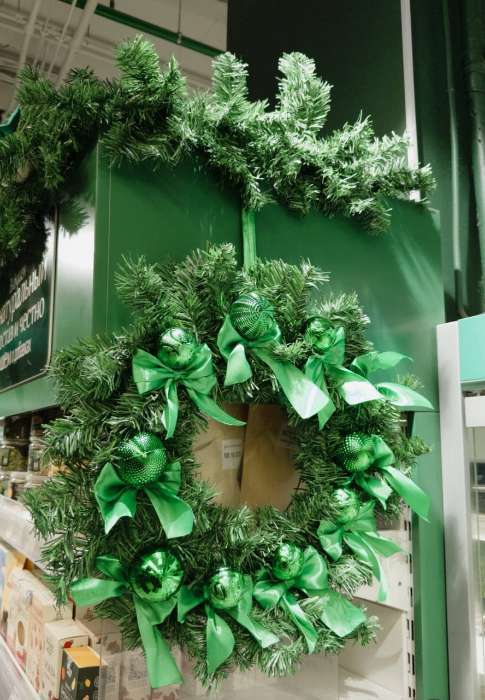 Фотография покупателя товара Гирлянда хвойная новогодняя «Зимнее волшебство», ёлочная, 270 см, d=6 см, 220 веток, 12.5 см - Фото 11