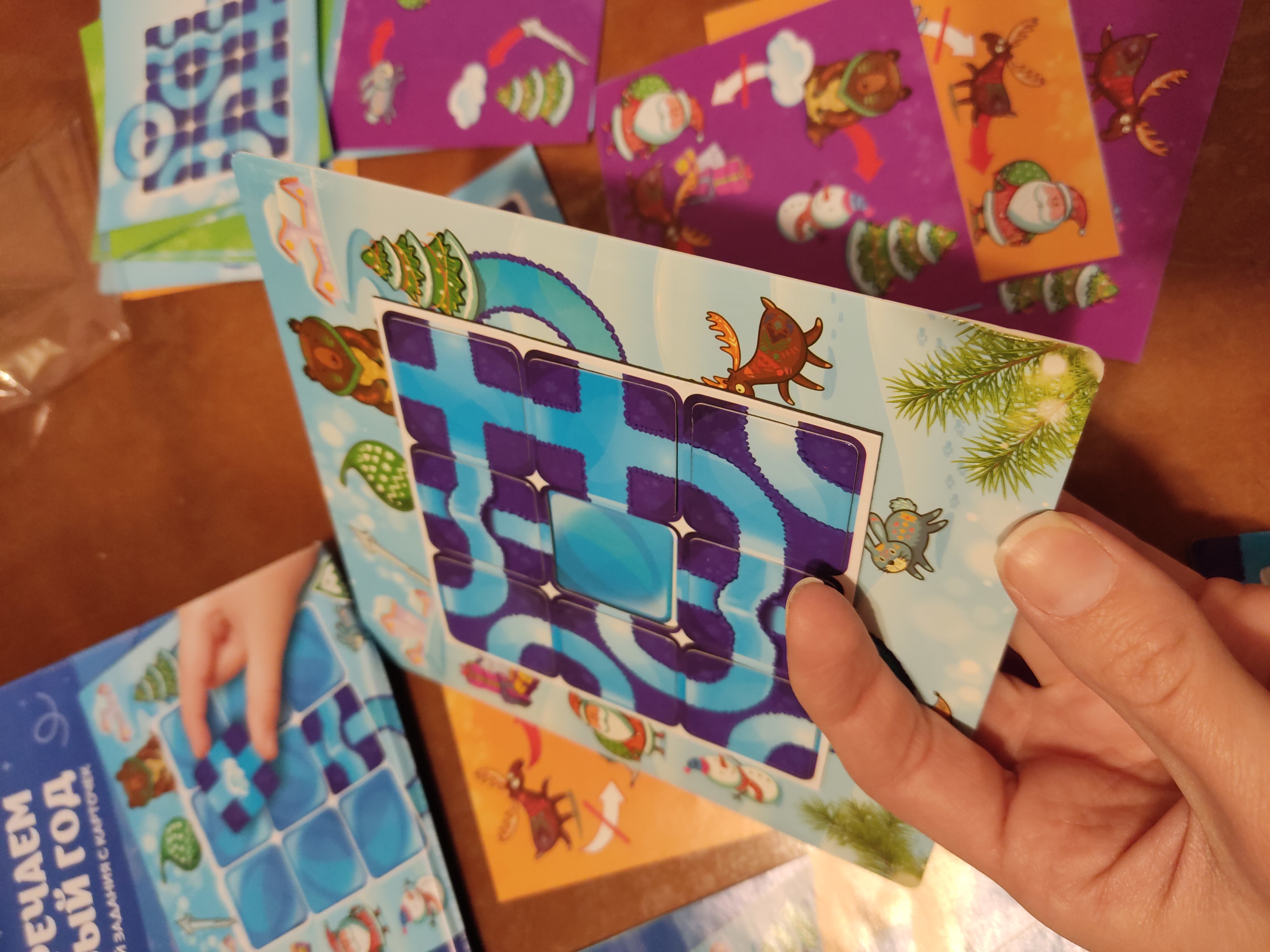 Фотография покупателя товара Магнитная игра «Встречаем Новый год», 48 карт, 9 магнитных деталей - Фото 1