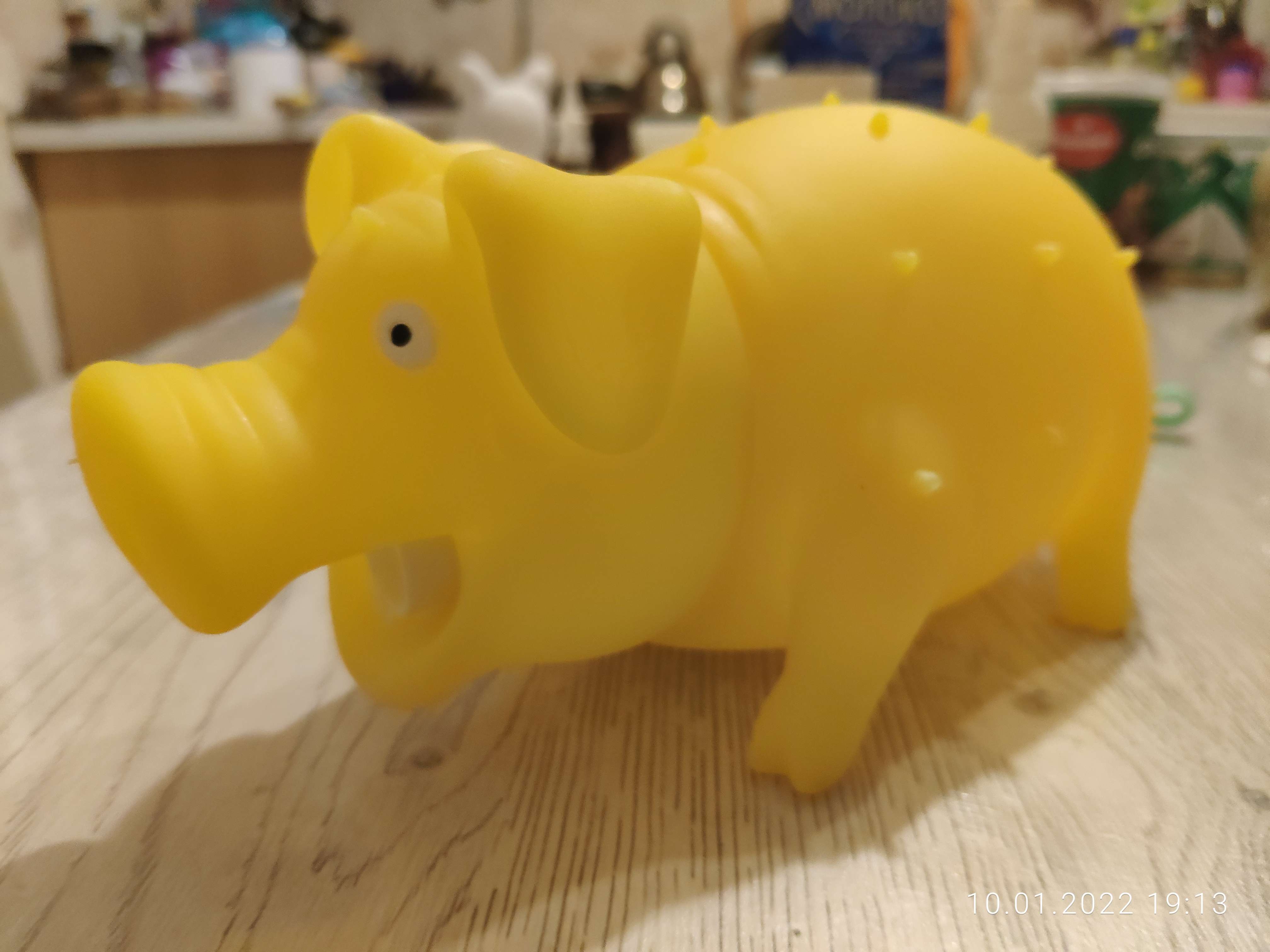 Фотография покупателя товара Игрушка пищащая "Весёлая свинья" для собак, хрюкающая, 19 см, жёлтая - Фото 5
