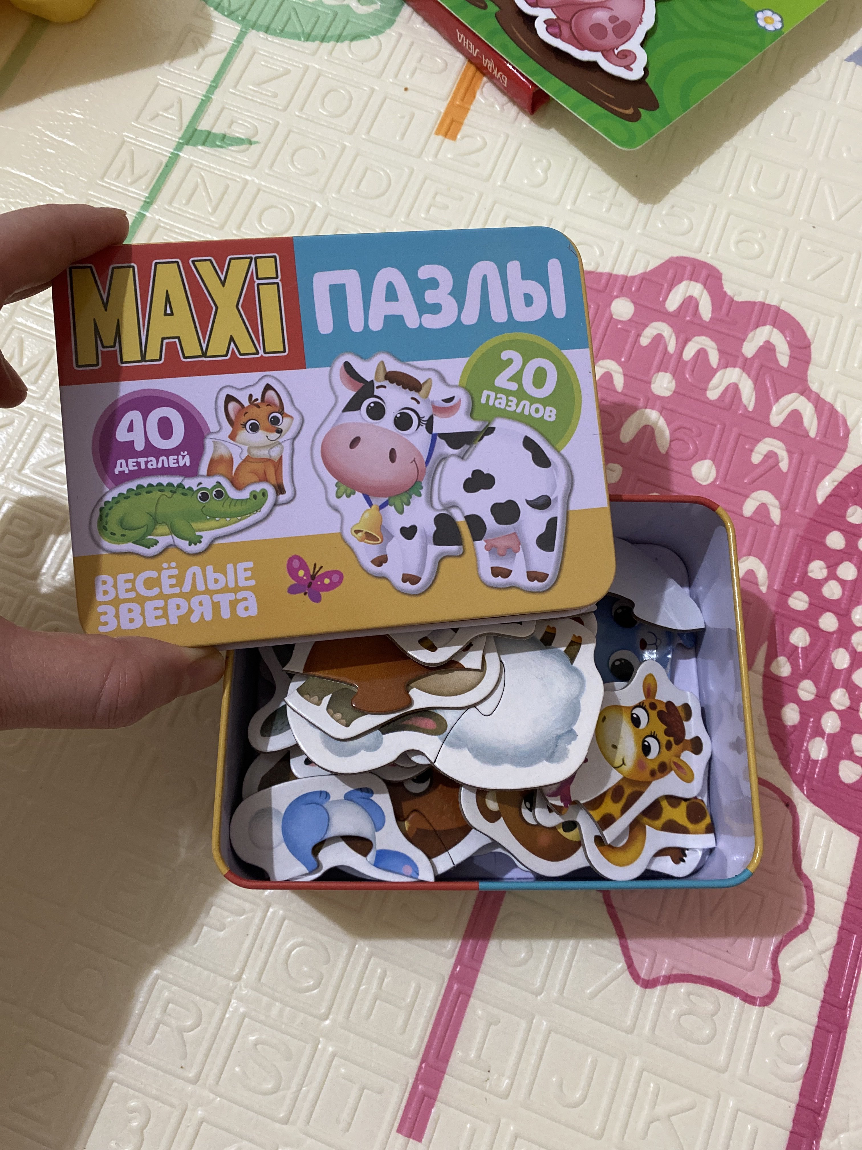 Фотография покупателя товара УЦЕНКА Макси-пазлы в металлической коробке «Весёлые зверята», 40 деталей - Фото 1