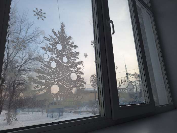 Фотография покупателя товара Наклейки новогодние на окна «С Новым годом», многоразовые, 50×70 см - Фото 1