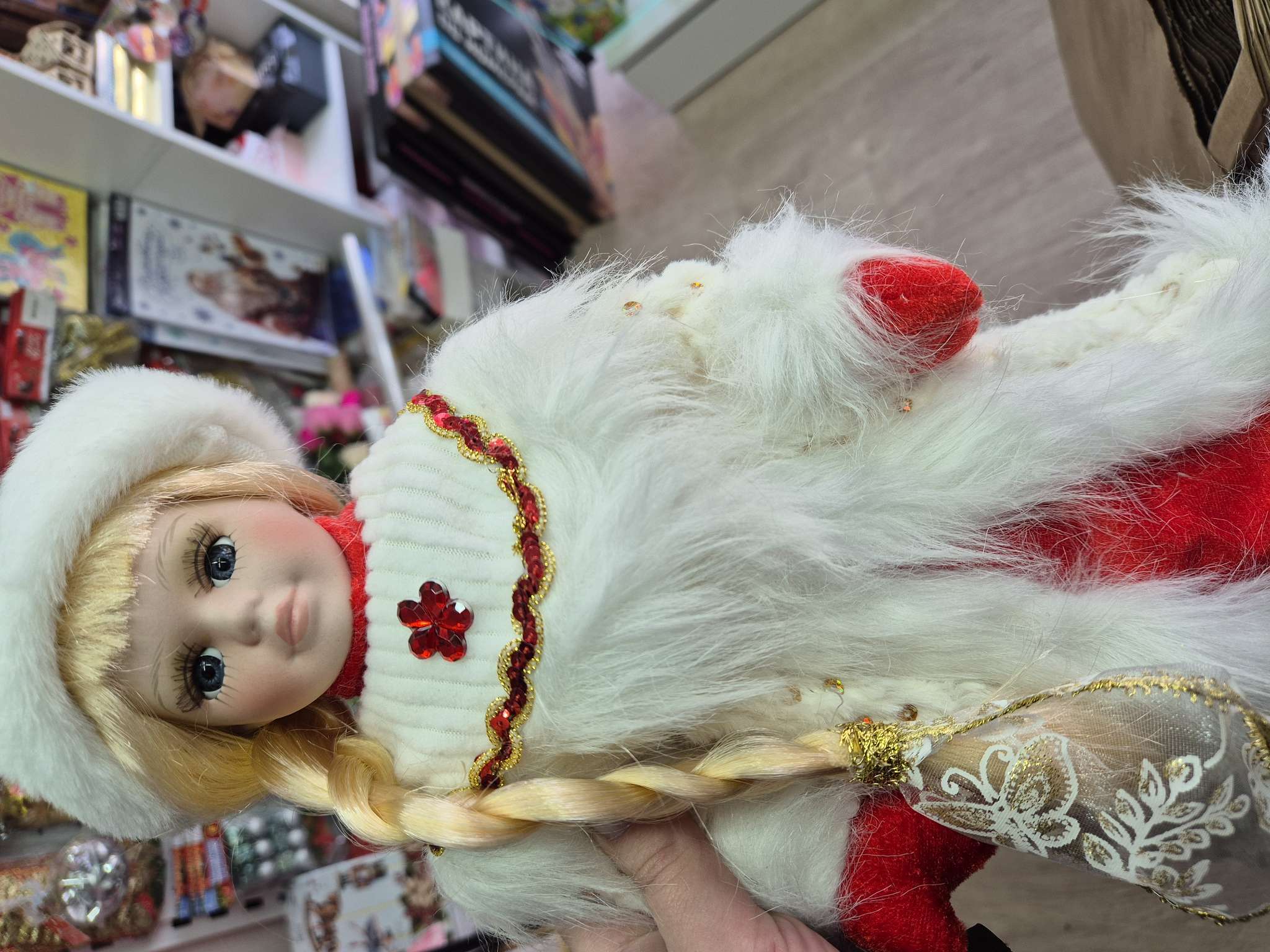 Фотография покупателя товара Снегурочка под ёлку «Зимнее волшебство. В текстурной шубке», 32 см, белый - Фото 1