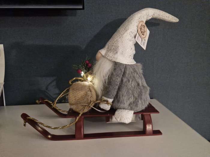 Фотография покупателя товара Интерьерная кукла текстильная свет «Гном в блестящем колпаке с мешком подарков на санках», 10×26×41 см - Фото 2