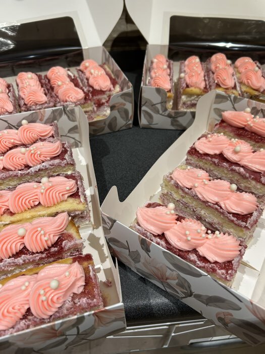 Фотография покупателя товара Коробка для эклеров с вкладышами «Цвети», 25×15×7 см - Фото 4