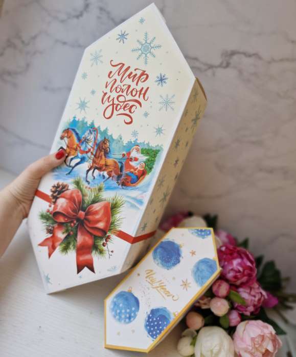 Фотография покупателя товара Коробка - конфета новогодняя подарочная складная «Новогодний подарок», 18×28×10 см - Фото 3