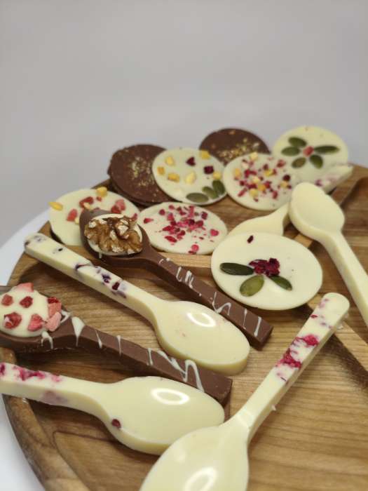 Фотография покупателя товара Форма для шоколада «Круг», силикон, 8 ячеек, 23.5×12×0.3 см, прозрачная - Фото 1