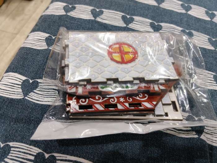 Фотография покупателя товара Чайный домик новогодний «Снегири», 10.5×9.5×12 см - Фото 2