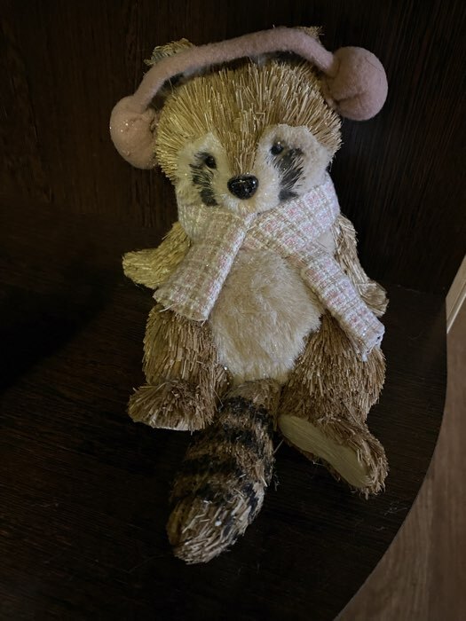 Фотография покупателя товара Фигурка новогодняя «Лежачий енот в наушниках», 17.5×21×18 см - Фото 1