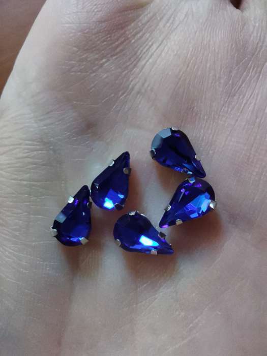 Фотография покупателя товара Стразы в цапах (набор 5 шт.), 6×10 мм, цвет синий в серебре