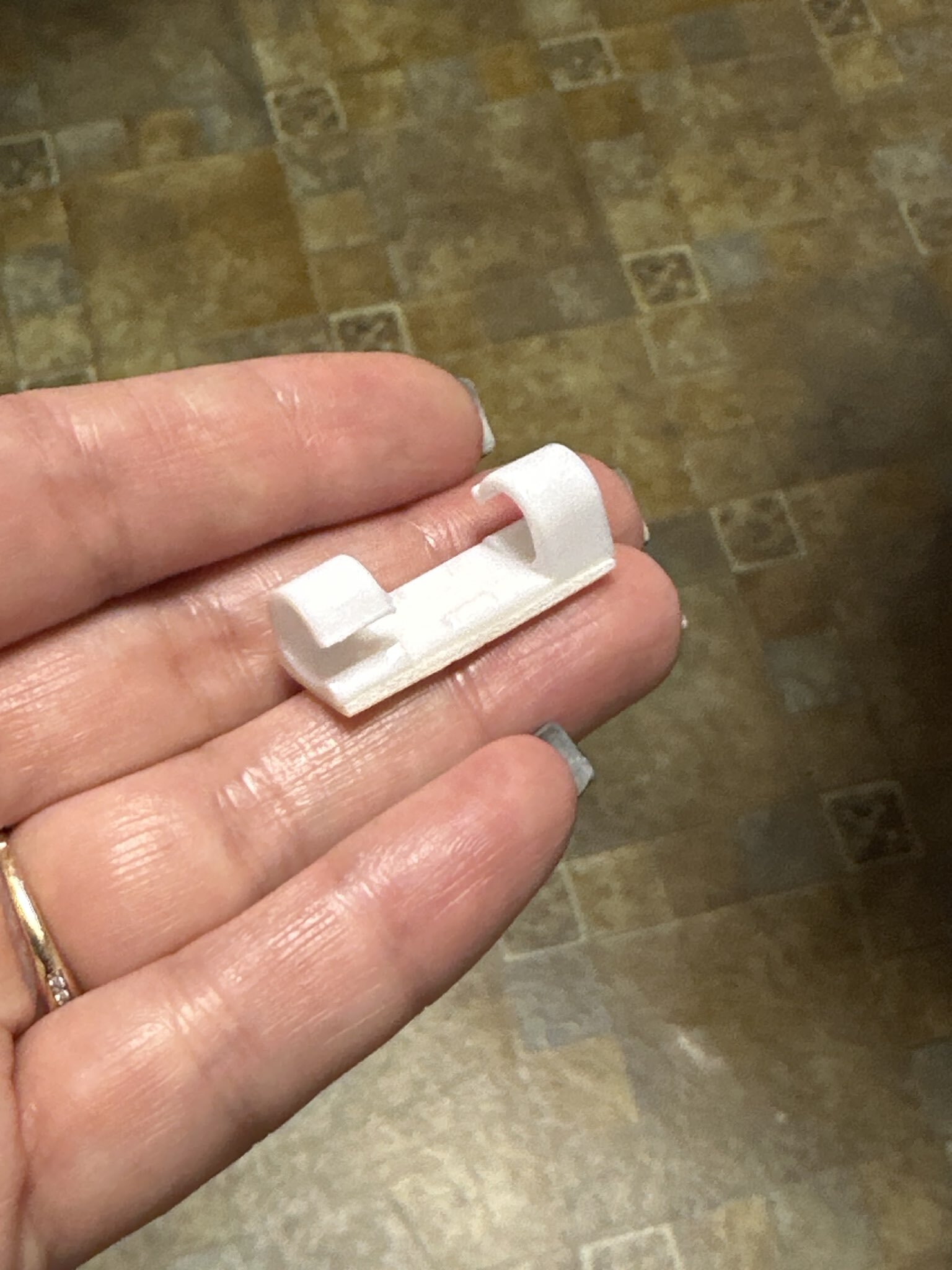 Фотография покупателя товара Держатель самоклеящийся для проводов и гирлянд ТУНДРА, 20 шт., белый - Фото 2